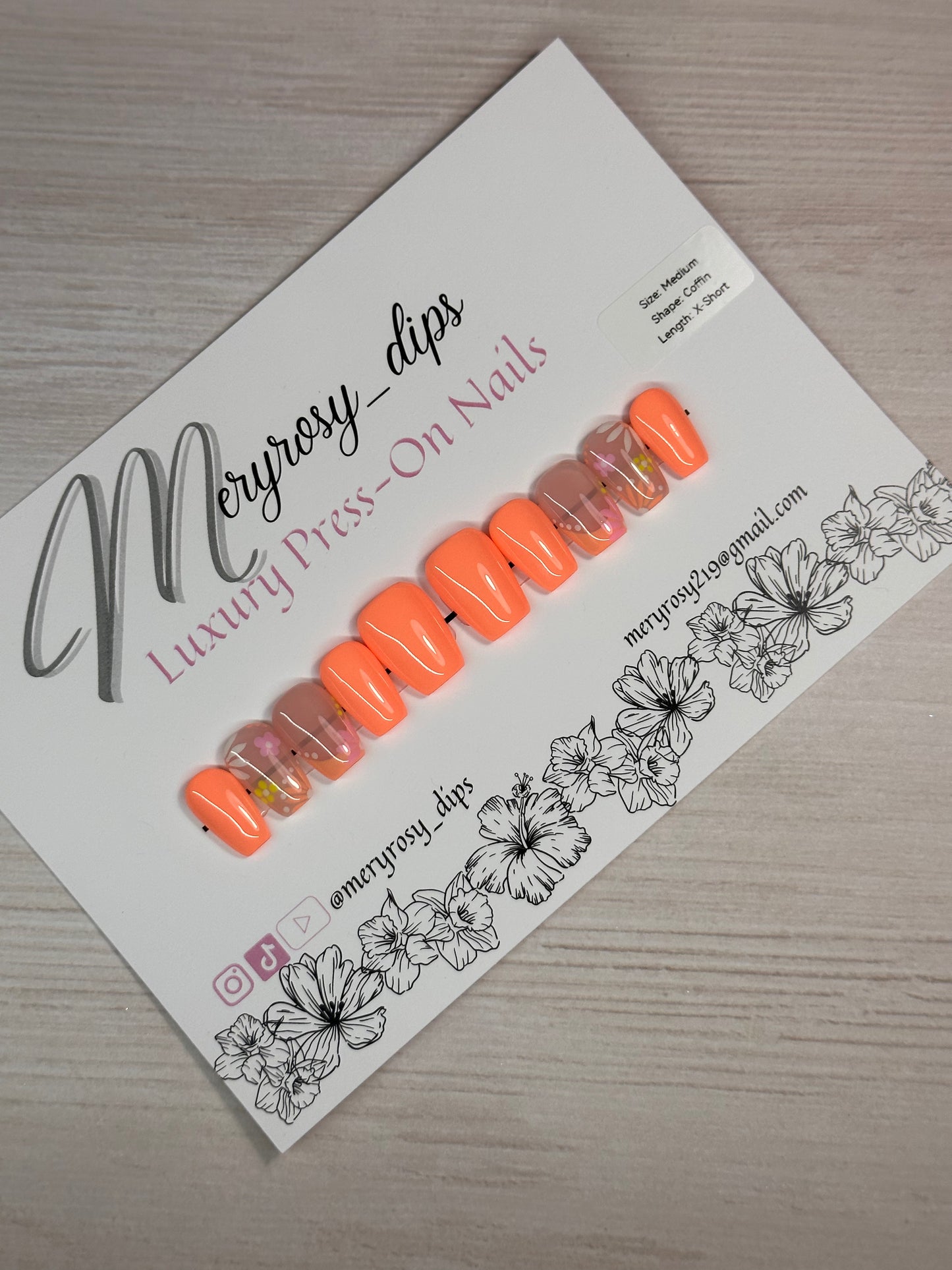 Life’s A Peach Pre-Designed Press-On Nail Set