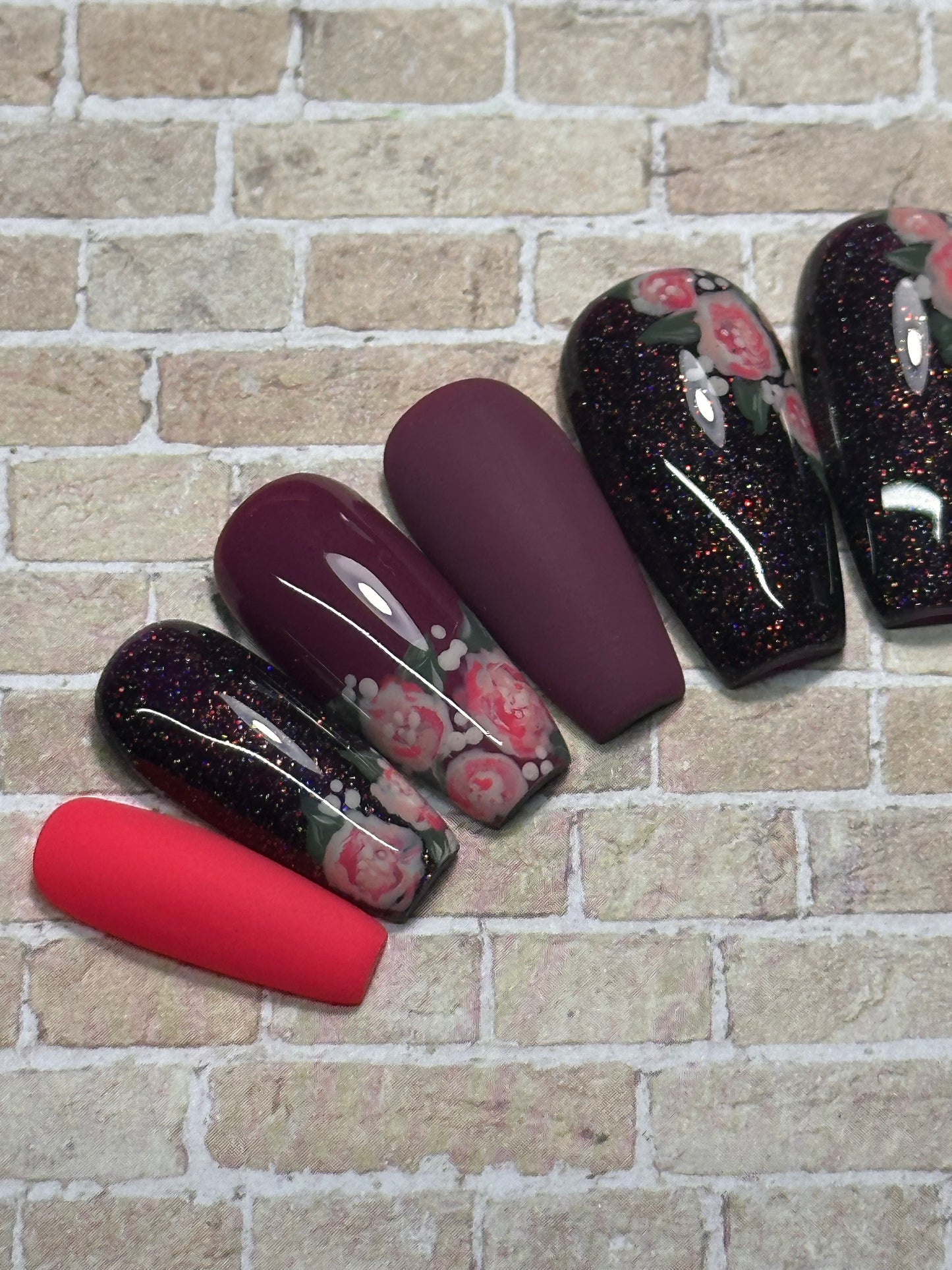 Dark Beauty Pre-Designed Press-On Nail Set