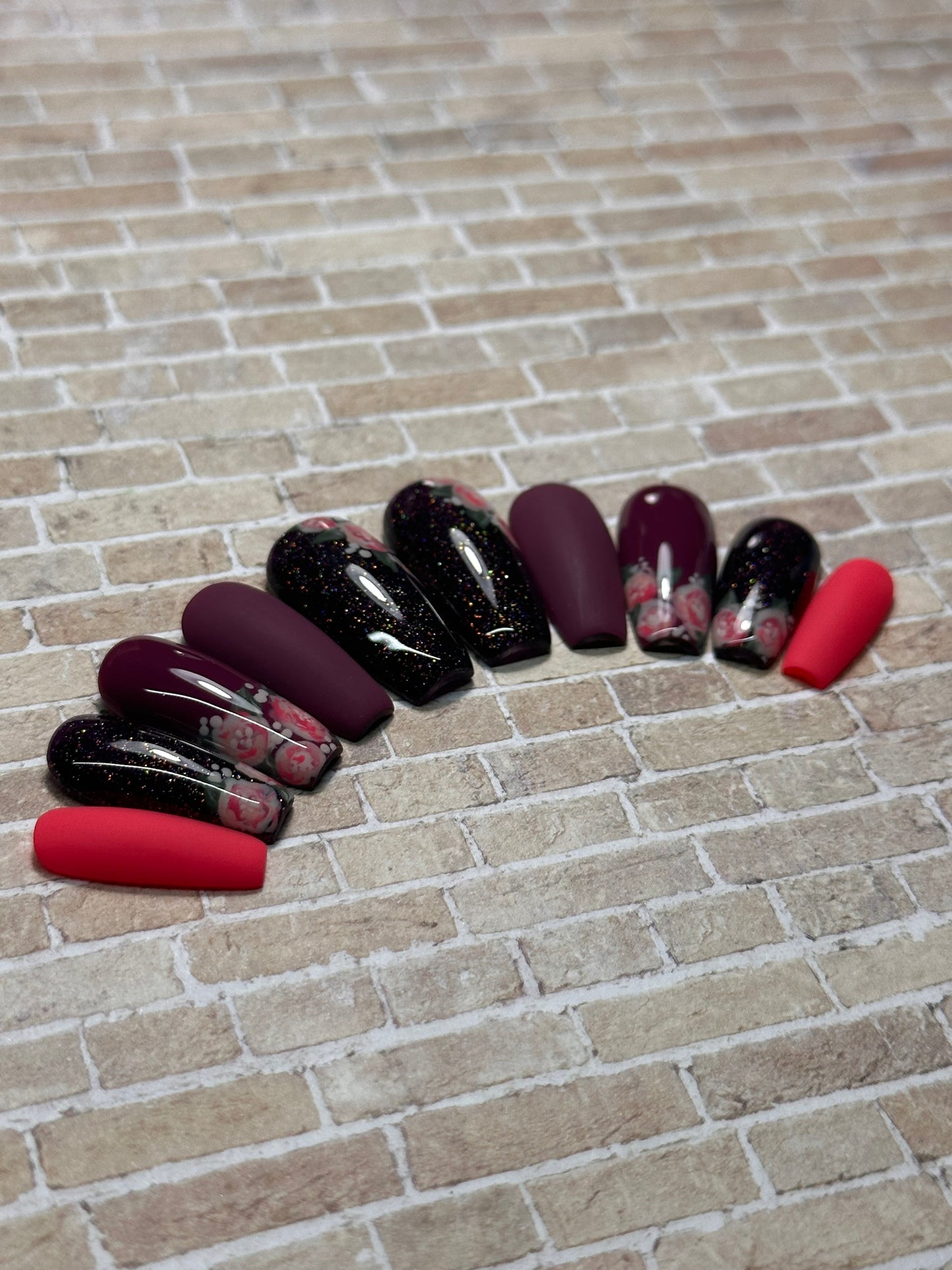 Dark Beauty Pre-Designed Press-On Nail Set