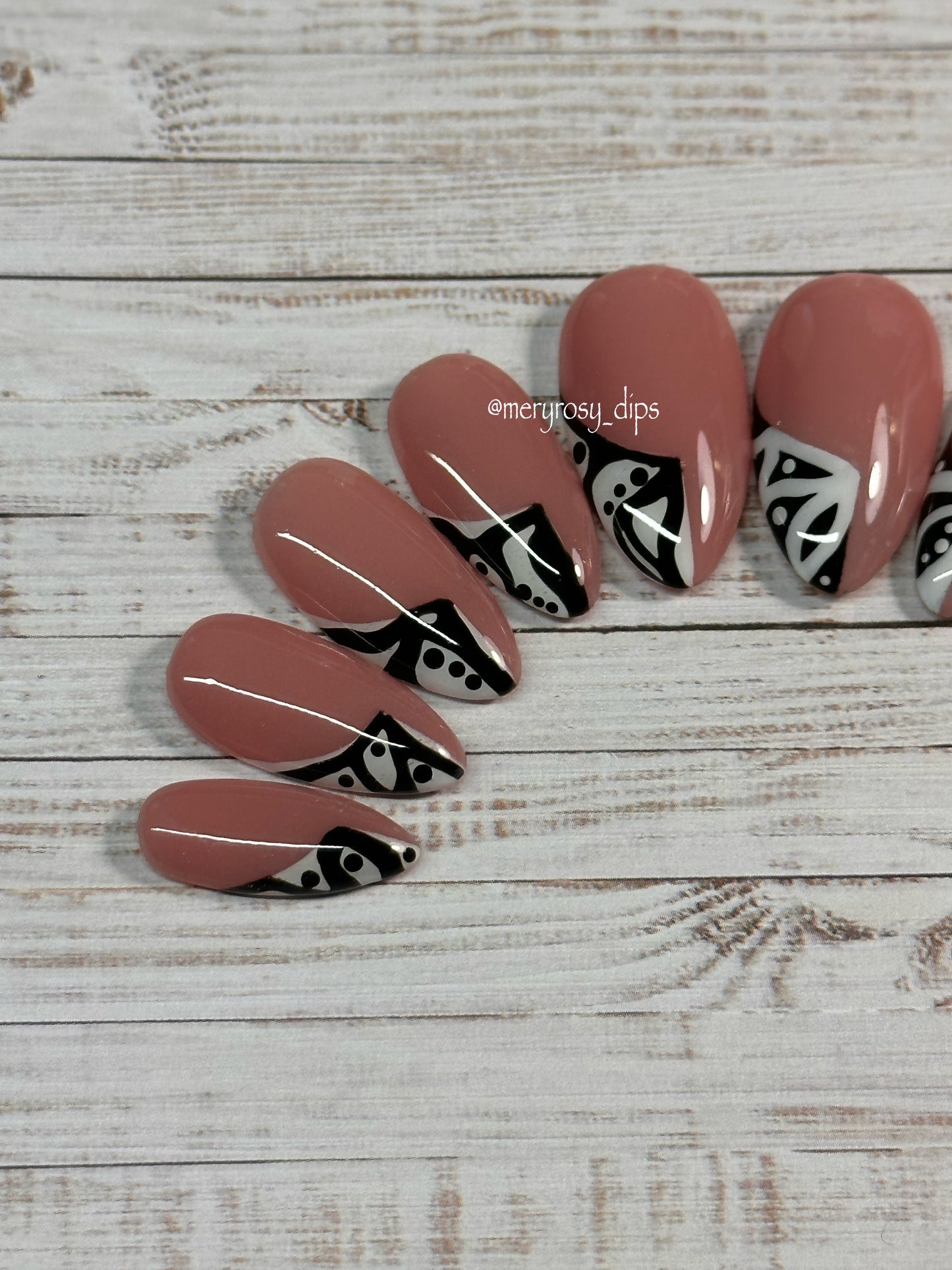 Black n’ White Pre-Designed Press-On Nail Set