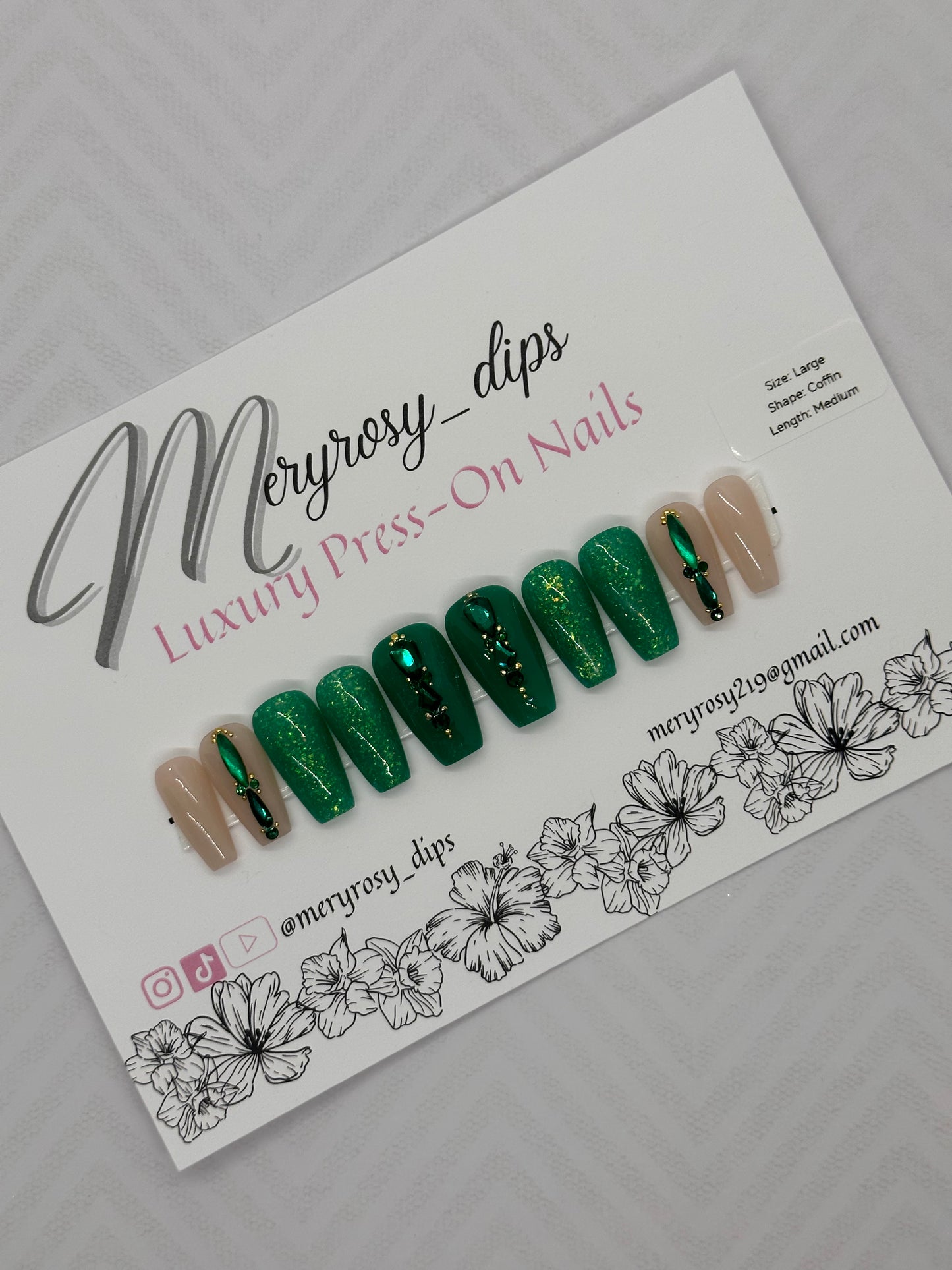 Bling & Green Pre-Designed Press-On Nail Set